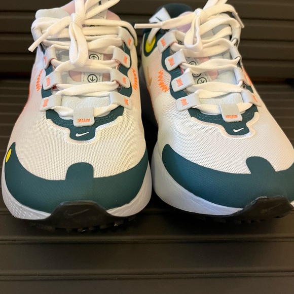 Nike size 8 sneakers for women in a nice blend of pastel colours - Picture 5 of 8